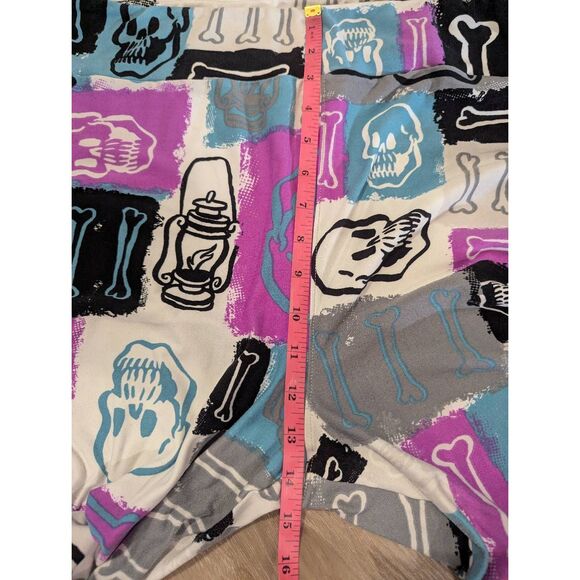TC2 LuLaRoe Skull & Bones Halloween Leggings - Picture 4 of 7